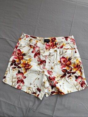 White House Black Market- High-Rise, 5’’ Shorts. Ecru w/ Pink & Yellow Floral.